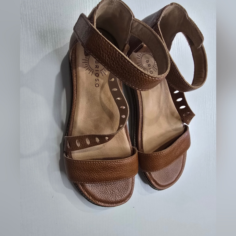 Brioso Vista Strappy Sandal Like New 7.5M